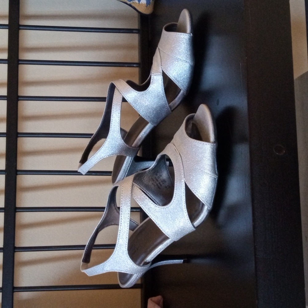 Life Stride Memory Foam metallic silver slingback sandals high heel shoes